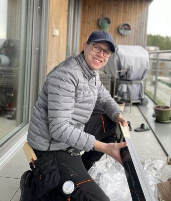 Jørgen Robertsen er ansatt hos Far&Sun Solskjerming AS